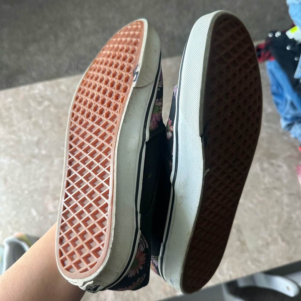 Vans Black Slip-On Shoes with Floral Design - Picture 4 of 5